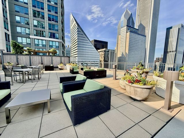 130 N Garland Court 2110, Chicago, IL 60602