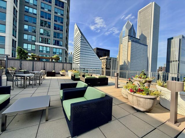 130 N Garland Court 2110, Chicago, IL 60602