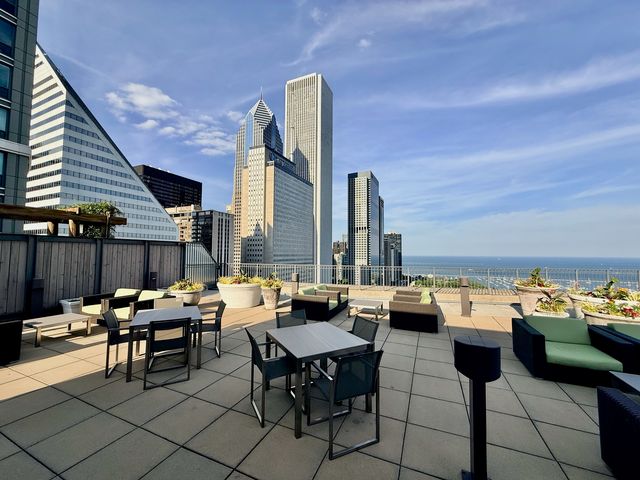 130 N Garland Court 2110, Chicago, IL 60602