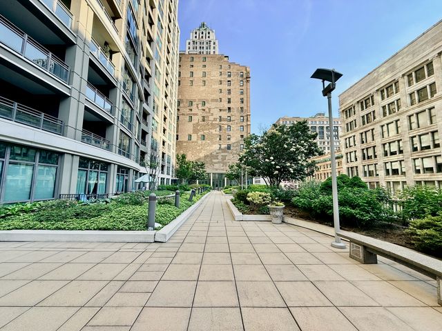 130 N Garland Court 2110, Chicago, IL 60602