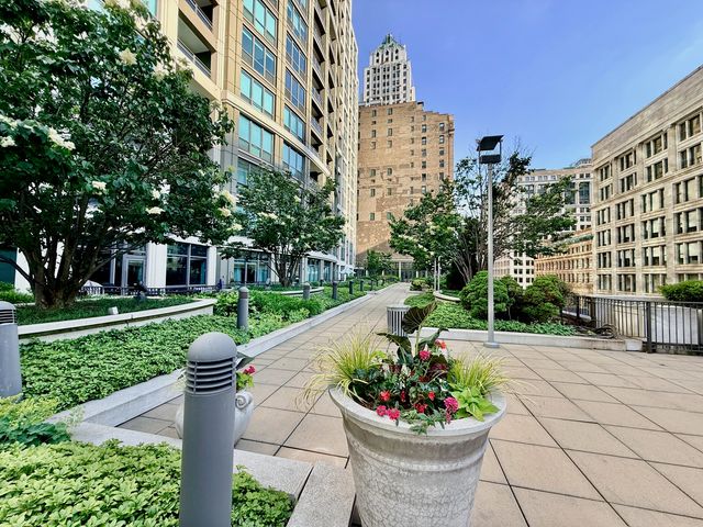 130 N Garland Court 2110, Chicago, IL 60602