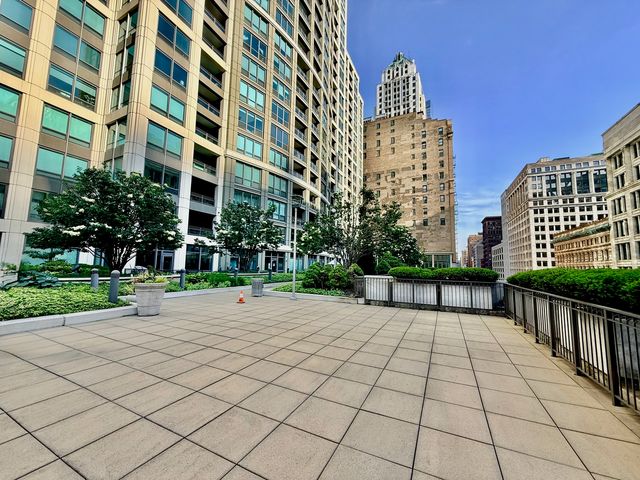 130 N Garland Court 2110, Chicago, IL 60602