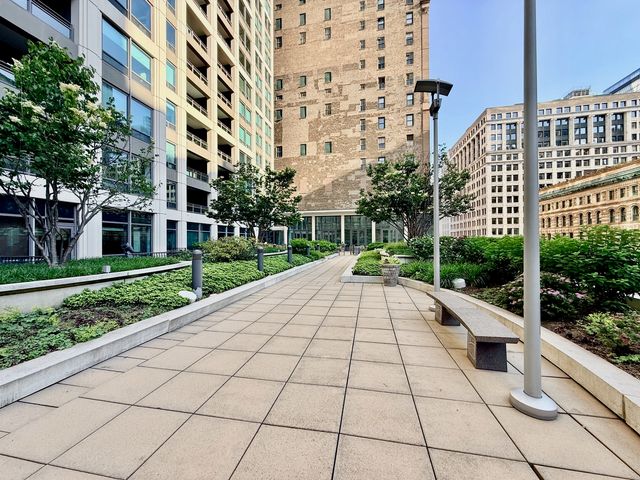 130 N Garland Court 2110, Chicago, IL 60602