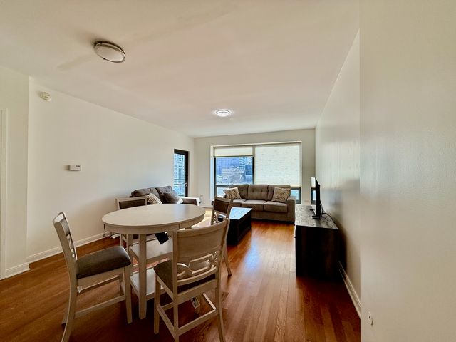 130 N Garland Court 2110, Chicago, IL 60602