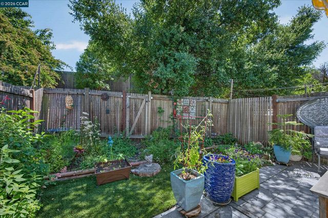 1892 London Dr, Benicia, CA 94510