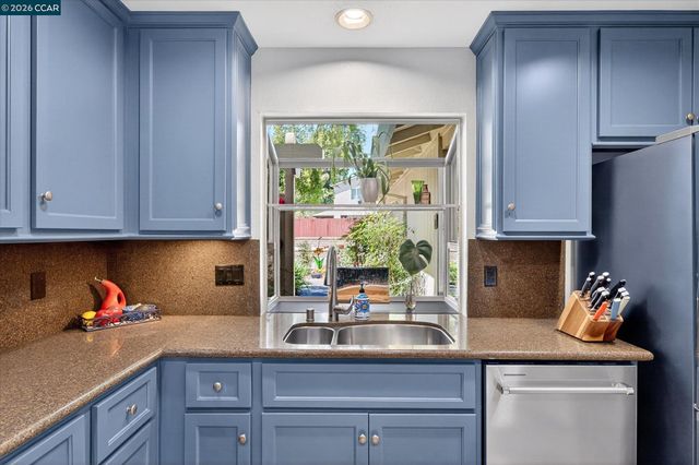 1892 London Dr, Benicia, CA 94510