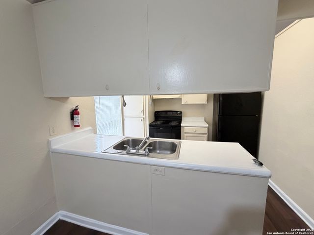 558 Jamaica, San Antonio, TX 78227