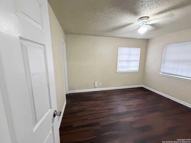558 Jamaica, San Antonio, TX 78227