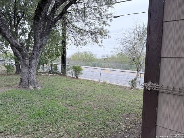 558 Jamaica, San Antonio, TX 78227