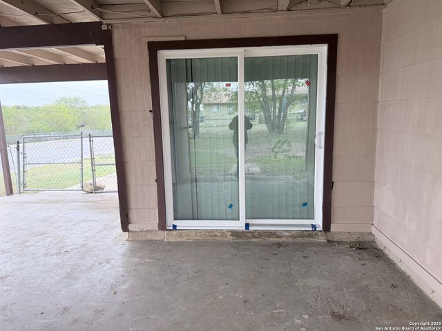 558 Jamaica, San Antonio, TX 78227