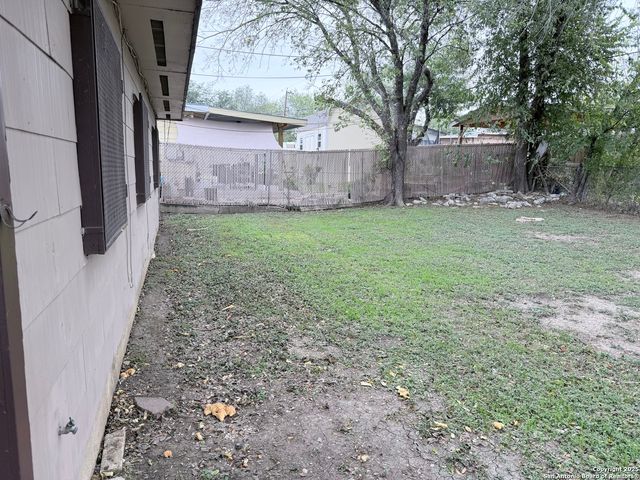 558 Jamaica, San Antonio, TX 78227