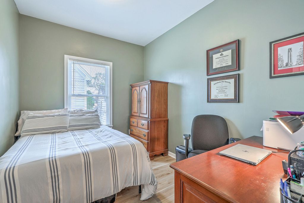 Image 12 of property listing at 26 Kennedy Street, Charleston, SC 29403