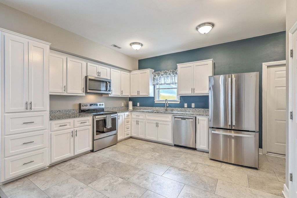 Image 9 of property listing at 26 Kennedy Street, Charleston, SC 29403
