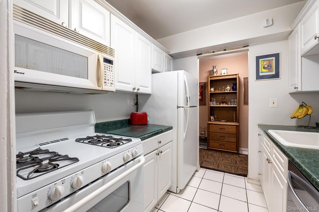 75 W 238th Street 2D, Bronx, NY 10463