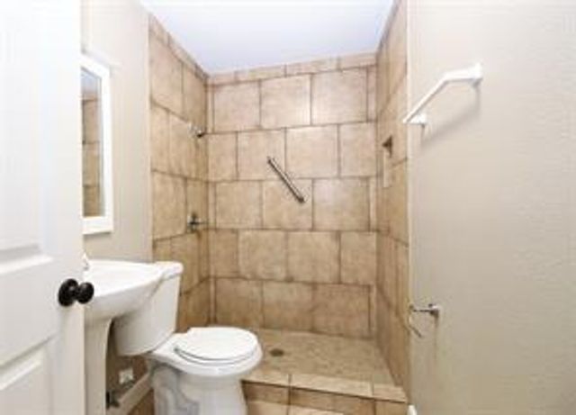 2527 Oakcliff Street, Houston, TX 77023