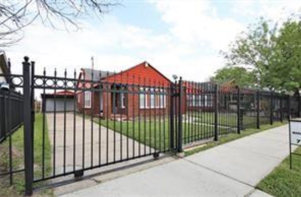 2527 Oakcliff Street, Houston, TX 77023