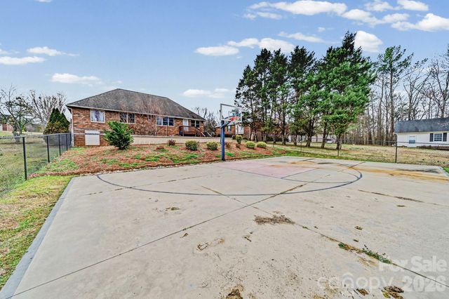 794 Hathcock Glen Drive, Oakboro, NC 28129