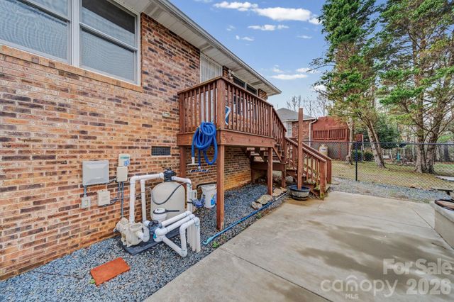 794 Hathcock Glen Drive, Oakboro, NC 28129