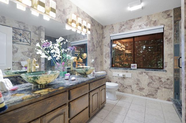 8658 Knobhill Circle, Redding, CA 96001