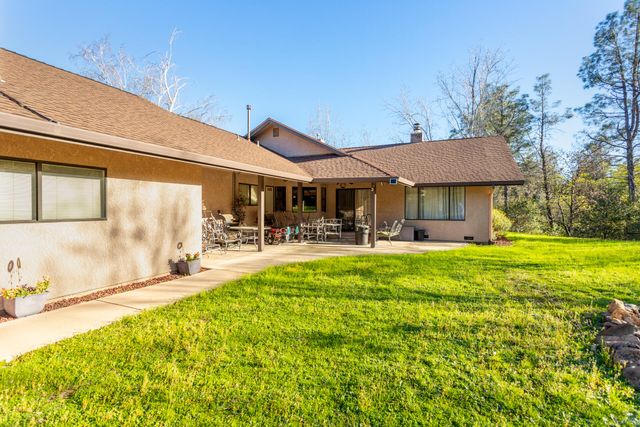 8658 Knobhill Circle, Redding, CA 96001