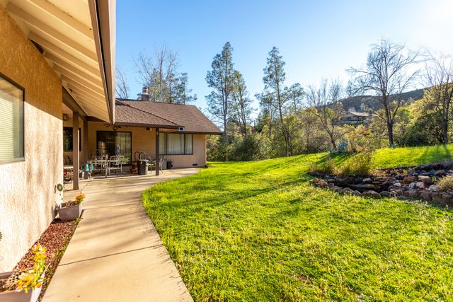 8658 Knobhill Circle, Redding, CA 96001