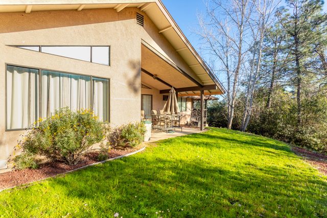 8658 Knobhill Circle, Redding, CA 96001
