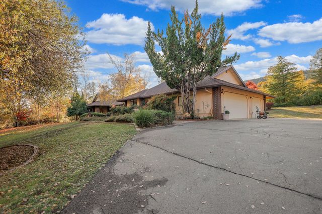 8658 Knobhill Circle, Redding, CA 96001