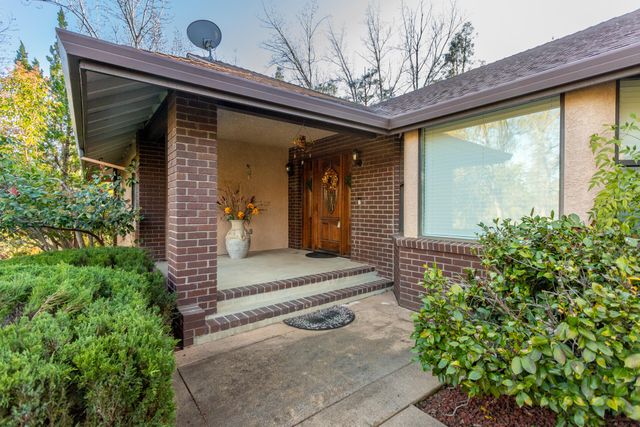 8658 Knobhill Circle, Redding, CA 96001