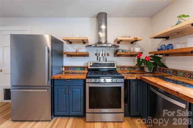 10 Lance Lane, Asheville, NC 28806