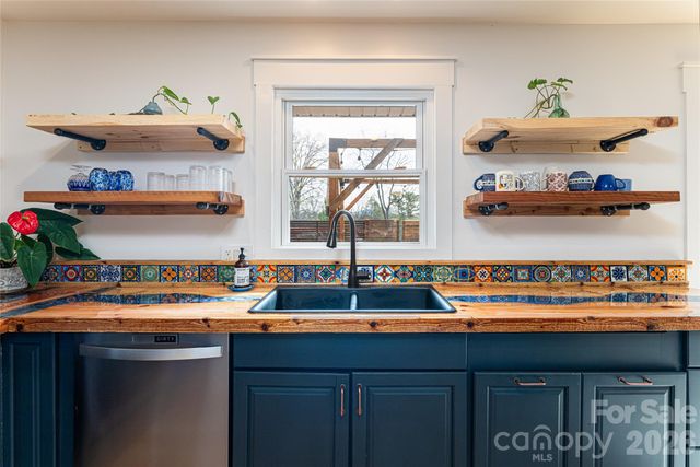 10 Lance Lane, Asheville, NC 28806