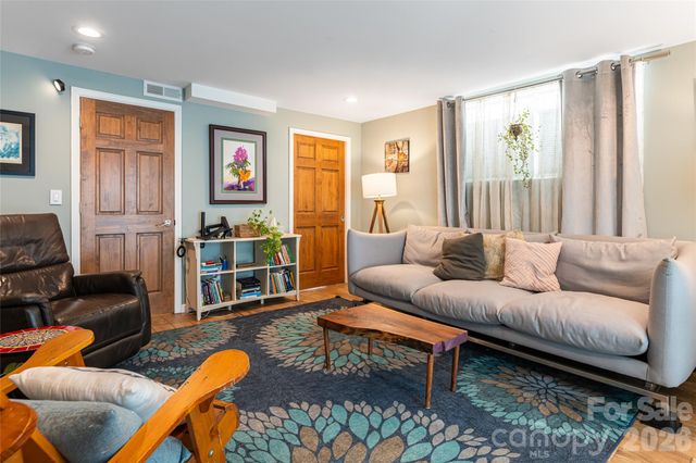 10 Lance Lane, Asheville, NC 28806