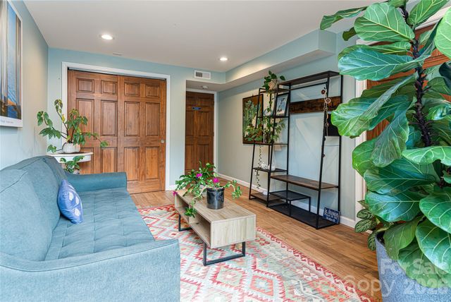 10 Lance Lane, Asheville, NC 28806