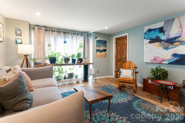 10 Lance Lane, Asheville, NC 28806