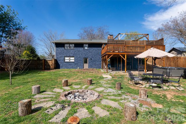 10 Lance Lane, Asheville, NC 28806