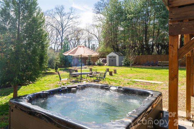 10 Lance Lane, Asheville, NC 28806