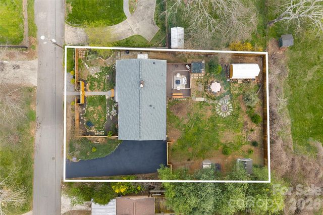 10 Lance Lane, Asheville, NC 28806