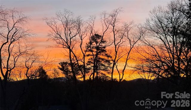 10 Lance Lane, Asheville, NC 28806