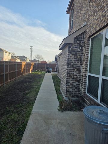 1116 Rio Vista Drive, Desoto, TX 75115