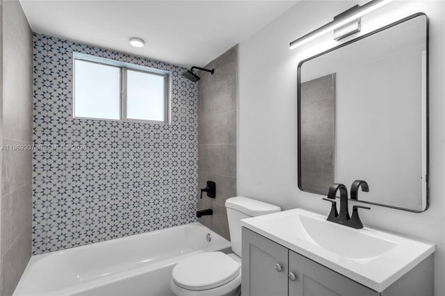 560 NE 63rd St 3, Miami, FL 33138