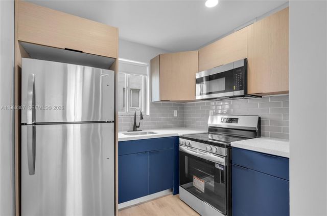 560 NE 63rd St 3, Miami, FL 33138