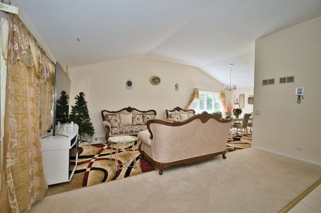 4454 Concord Lane, Skokie, IL 60076