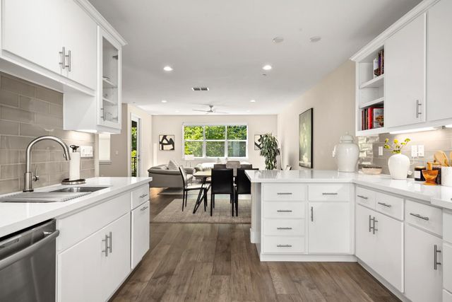 425 10th St, Sacramento, CA 95814