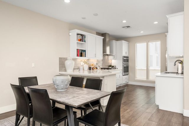 425 10th St, Sacramento, CA 95814