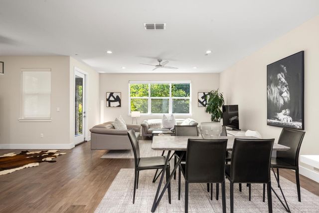 425 10th St, Sacramento, CA 95814