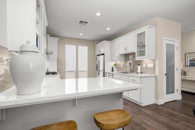 425 10th St, Sacramento, CA 95814