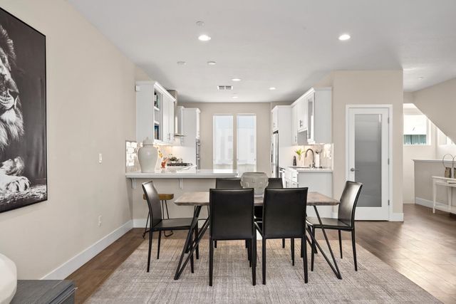 425 10th St, Sacramento, CA 95814