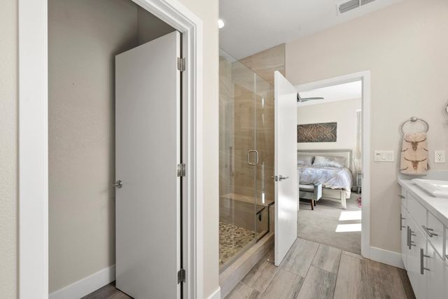 425 10th St, Sacramento, CA 95814