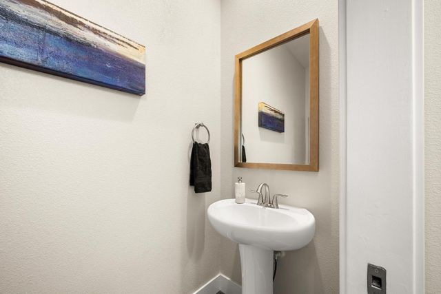 425 10th St, Sacramento, CA 95814