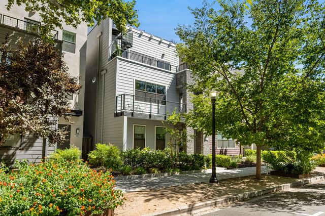 425 10th St, Sacramento, CA 95814