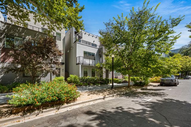 425 10th St, Sacramento, CA 95814